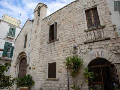 ...si cela la minuta San Giovanni Crisostomo, costruita nel tardo XIII secolo 
